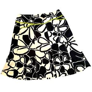 Ann Taylor skirt, size 0p, black & white flower,100% cotton lining, 100% acetate